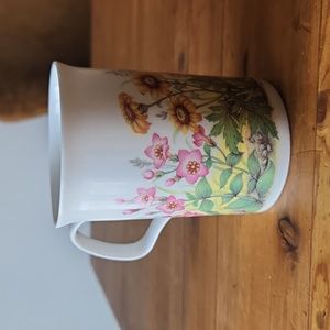 English Fine Bone China Flower Pattern Mug 10oz by Classic Collection Like New!
